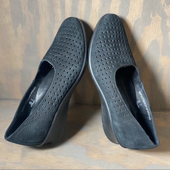 Ecco Lazer Cut Perforated Soft Wedge Slip-On Shoes 40 - Picture 7 of 12